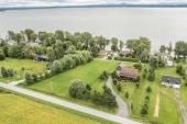 Havre de paix unique, immense terrain et accs au Lac Champlain