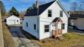 Danville (Estrie) : Maison de 3 chambres avec garage dtach sur terrain intime de 8 659 pi2, 