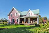 Bury (Estrie) : Fermette de 5000 m2, btiment de culture intrieure, maison de 3chambres, garage att