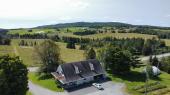 St-Julien (Chaudire-Appalaches) Fermette de 3 acres, maison de 5 chambres, garage commercial, serre