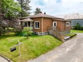 Danville (Estrie) : Jolie maison cl en main prs des services, terrain de 15 478,5 pi2.