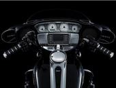 Tri-Line Stereo Trim Chrom Kuryakyn 7239 pour Harley Davidson, Sherbrooke Qubec